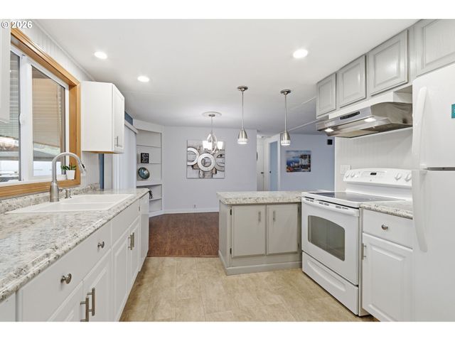 13640 Se HIGHWAY 212 23, Clackamas, OR 97015