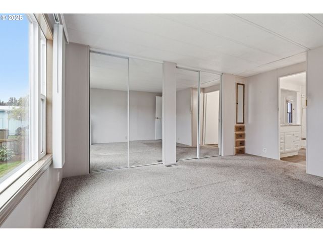 13640 Se HIGHWAY 212 23, Clackamas, OR 97015