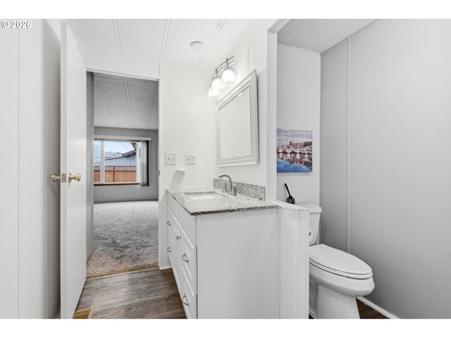 13640 Se HIGHWAY 212 23, Clackamas, OR 97015