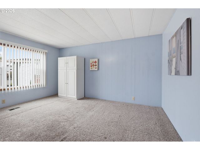 13640 Se HIGHWAY 212 23, Clackamas, OR 97015