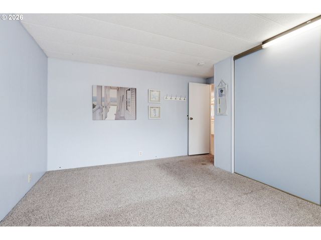 13640 Se HIGHWAY 212 23, Clackamas, OR 97015