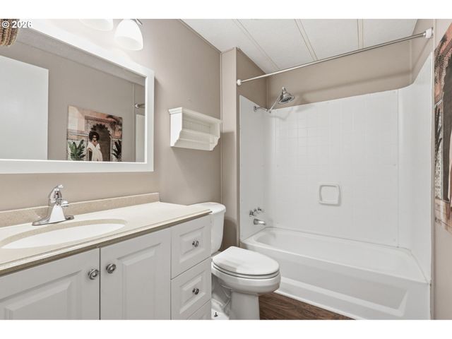 13640 Se HIGHWAY 212 23, Clackamas, OR 97015