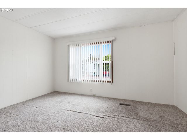 13640 Se HIGHWAY 212 23, Clackamas, OR 97015