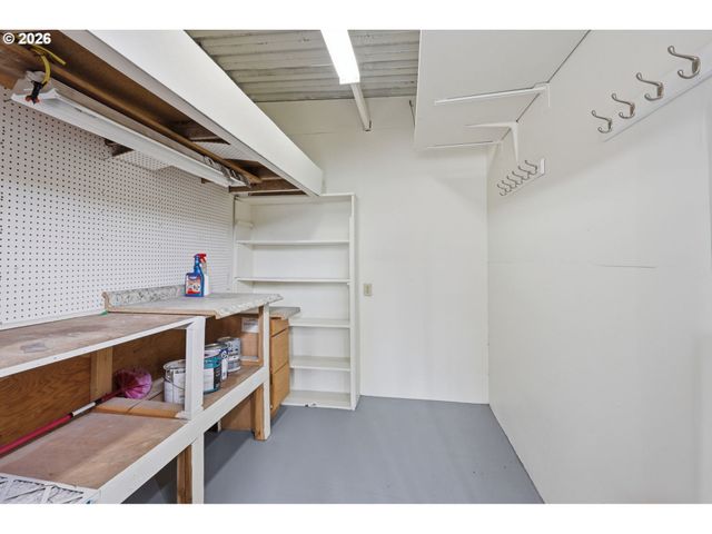 13640 Se HIGHWAY 212 23, Clackamas, OR 97015