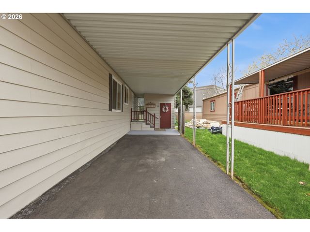 13640 Se HIGHWAY 212 23, Clackamas, OR 97015