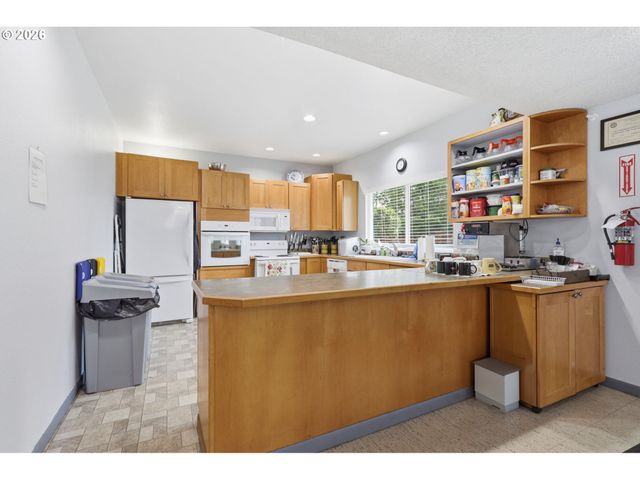 13640 Se HIGHWAY 212 23, Clackamas, OR 97015