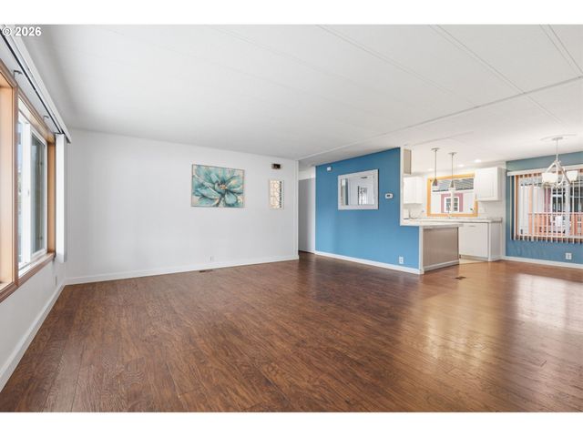 13640 Se HIGHWAY 212 23, Clackamas, OR 97015