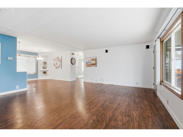 13640 Se HIGHWAY 212 23, Clackamas, OR 97015