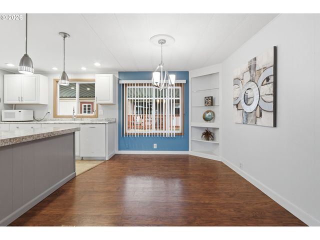 13640 Se HIGHWAY 212 23, Clackamas, OR 97015