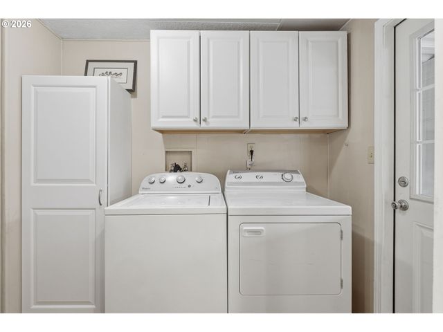 13640 Se HIGHWAY 212 23, Clackamas, OR 97015