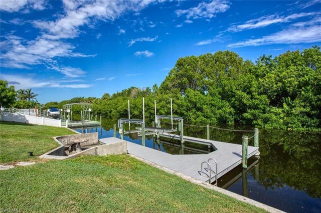 1227 Everest PKWY, Cape Coral, FL 33904