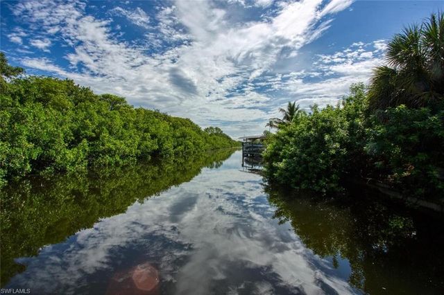 1227 Everest PKWY, Cape Coral, FL 33904