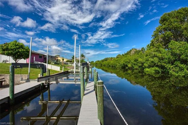 1227 Everest PKWY, Cape Coral, FL 33904