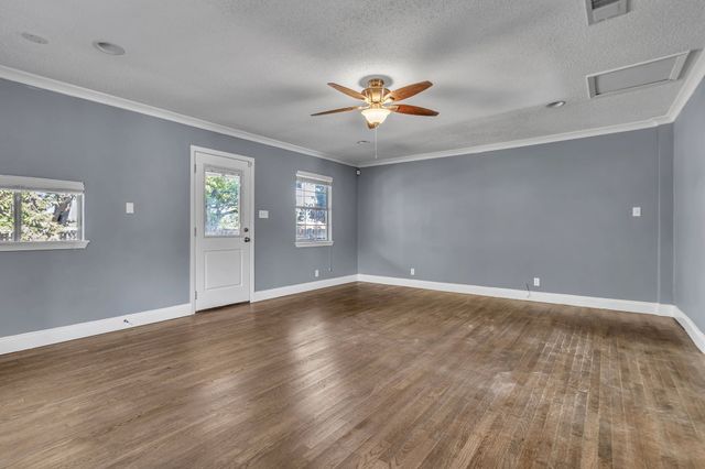 9621 Rustown Drive, Dallas, TX 75228