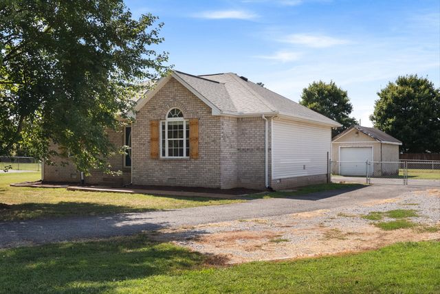 214 Westland St, Portland, TN 37148