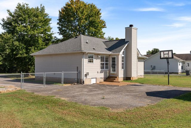 214 Westland St, Portland, TN 37148