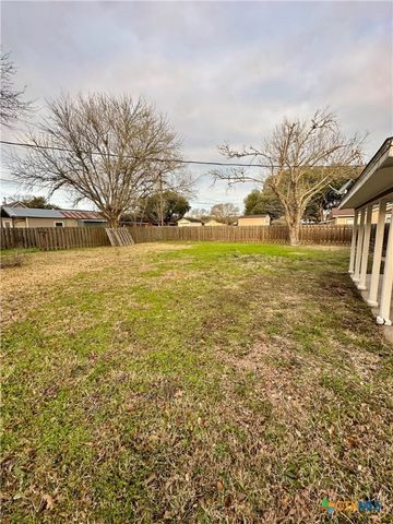 310 Vollentine Street, Yoakum, TX 77995