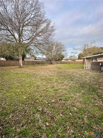 310 Vollentine Street, Yoakum, TX 77995