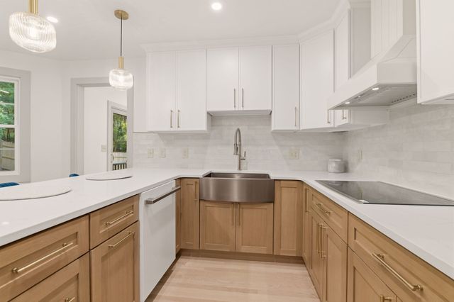 1262 Randolph Ave, Milton, MA 02186