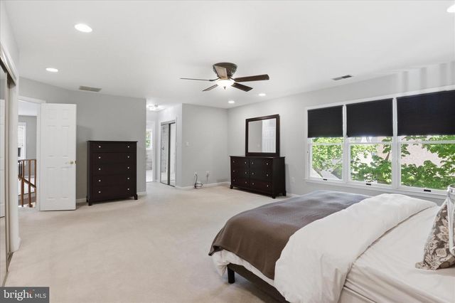 3424 SILVER MAPLE PL, Falls Church, VA 22042