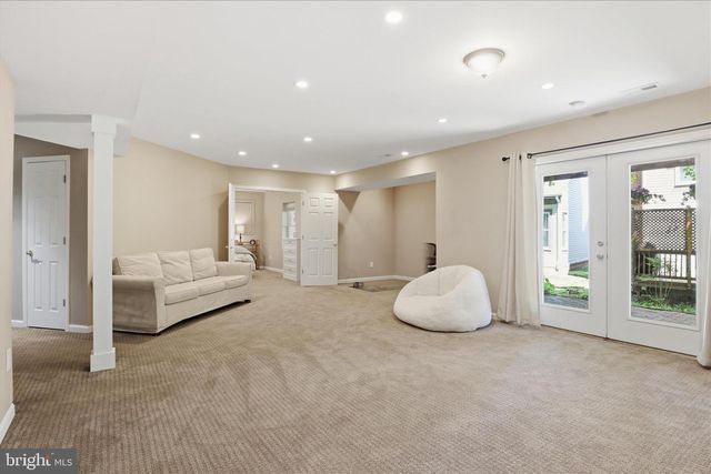 3424 SILVER MAPLE PL, Falls Church, VA 22042