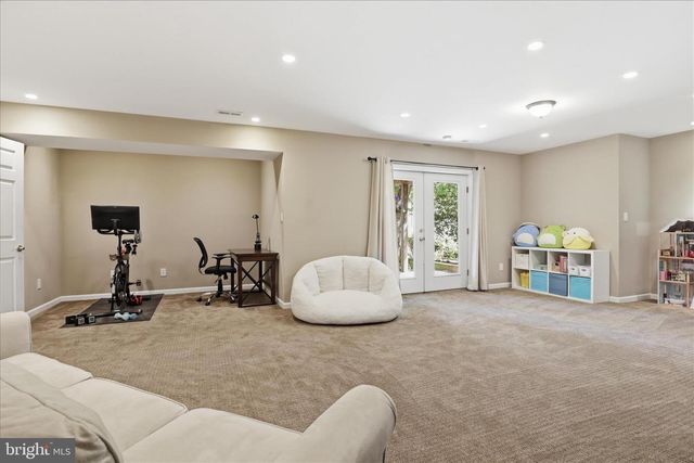 3424 SILVER MAPLE PL, Falls Church, VA 22042