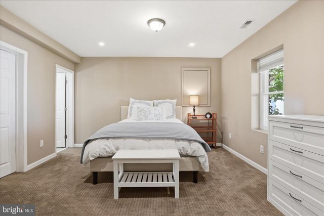 3424 SILVER MAPLE PL, Falls Church, VA 22042