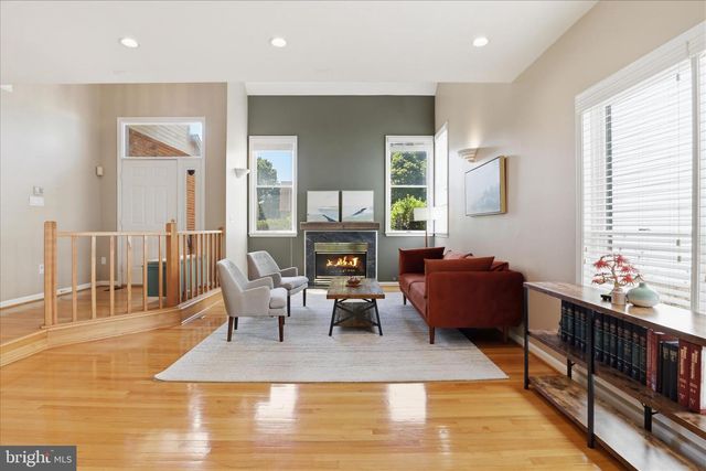 3424 SILVER MAPLE PL, Falls Church, VA 22042
