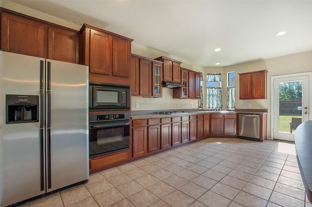 1018 Hollow Creek Drive, Cedar Hill, TX 75104