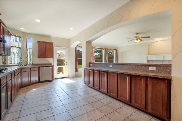1018 Hollow Creek Drive, Cedar Hill, TX 75104