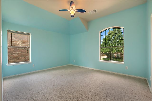 1018 Hollow Creek Drive, Cedar Hill, TX 75104