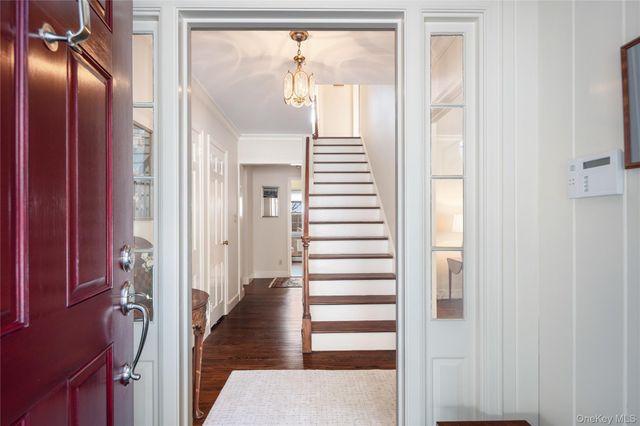 18 Hayrake Lane, Chappaqua, NY 10514