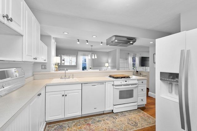 54 Riverside Place, Walpole, MA 02081