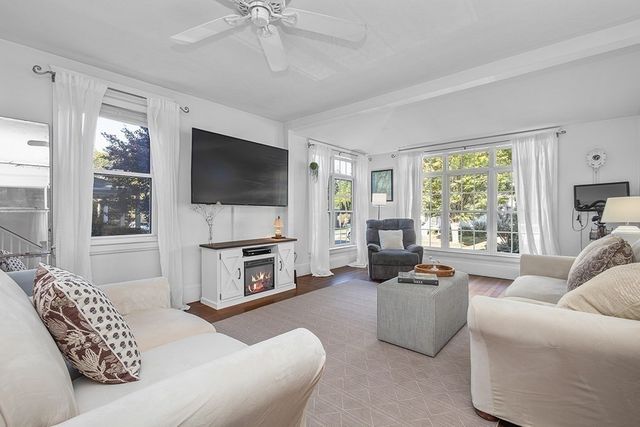 54 Riverside Place, Walpole, MA 02081