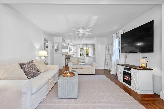 54 Riverside Place, Walpole, MA 02081