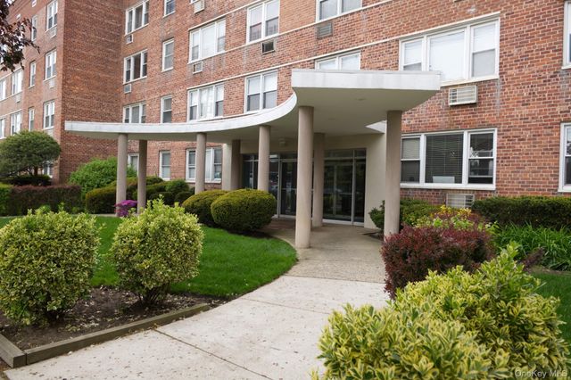100 S Ocean Avenue S 2R, Freeport, NY 11520