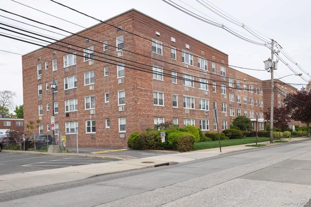 100 S Ocean Avenue S 2R, Freeport, NY 11520