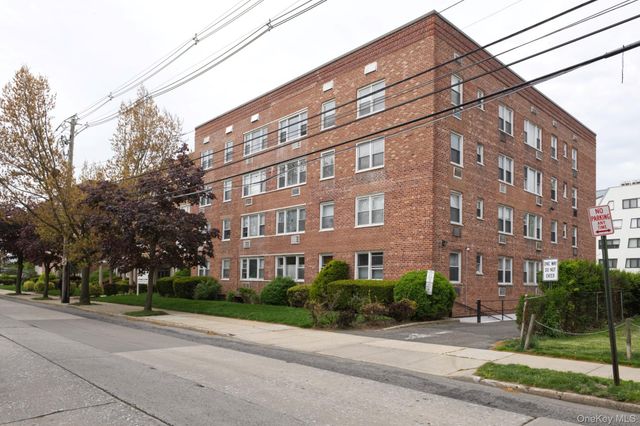 100 S Ocean Avenue S 2R, Freeport, NY 11520