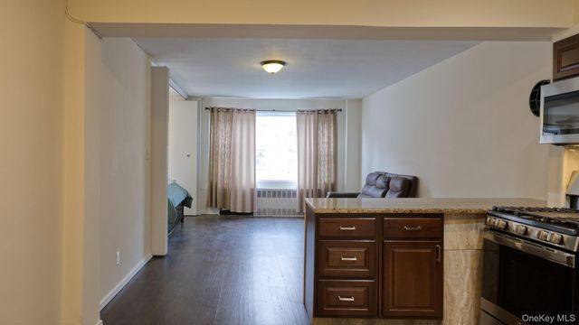 100 S Ocean Avenue S 2R, Freeport, NY 11520