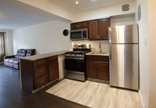 100 S Ocean Avenue S 2R, Freeport, NY 11520