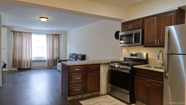 100 S Ocean Avenue S 2R, Freeport, NY 11520