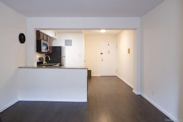 100 S Ocean Avenue S 2R, Freeport, NY 11520