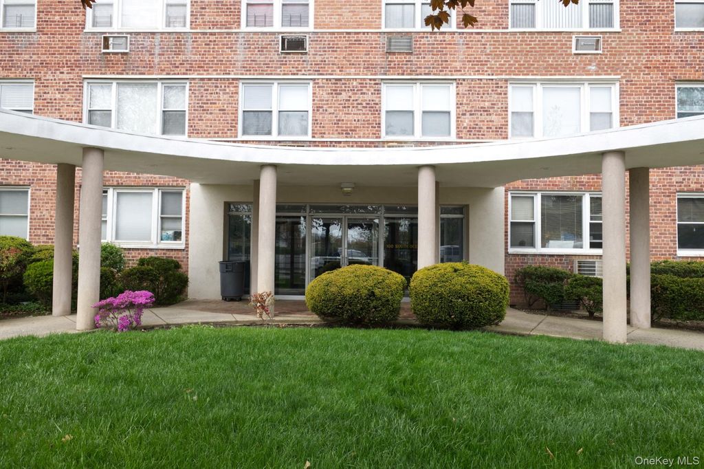 100 S Ocean Avenue S 2R, Freeport, NY 11520