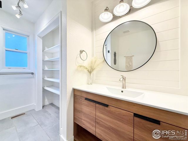 152 43rd Ave Ct, Greeley, CO 80634