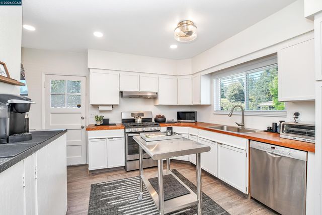 2160 Walnut St, Martinez, CA 94553
