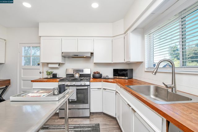 2160 Walnut St, Martinez, CA 94553