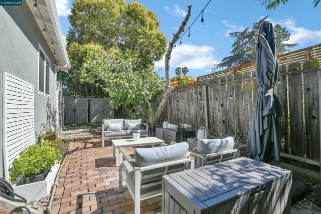 2160 Walnut St, Martinez, CA 94553