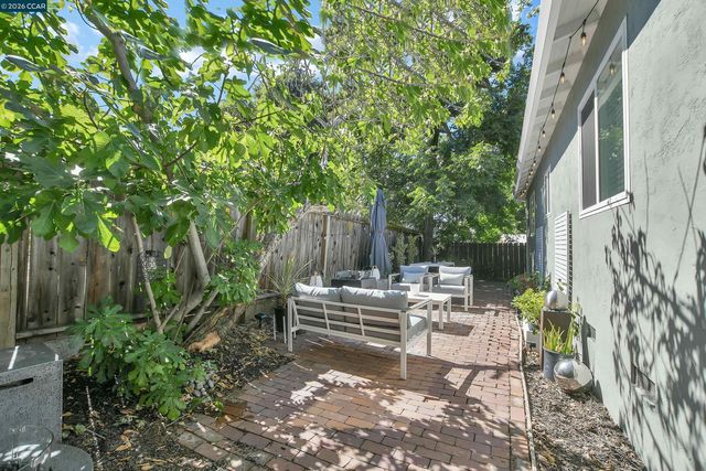 2160 Walnut St, Martinez, CA 94553