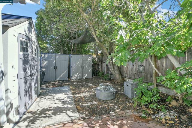 2160 Walnut St, Martinez, CA 94553