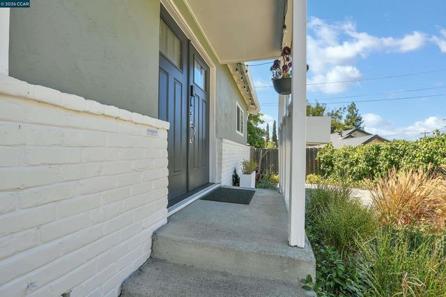 2160 Walnut St, Martinez, CA 94553